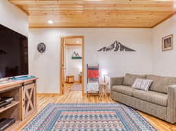 River Lily Retreat - Image 5