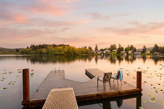 Lakefront Oasis - Image 1